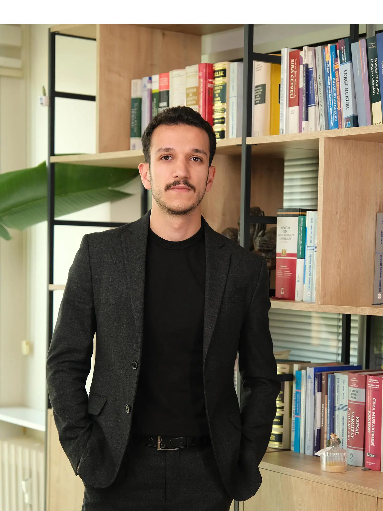 Av. Yaşar İzgi